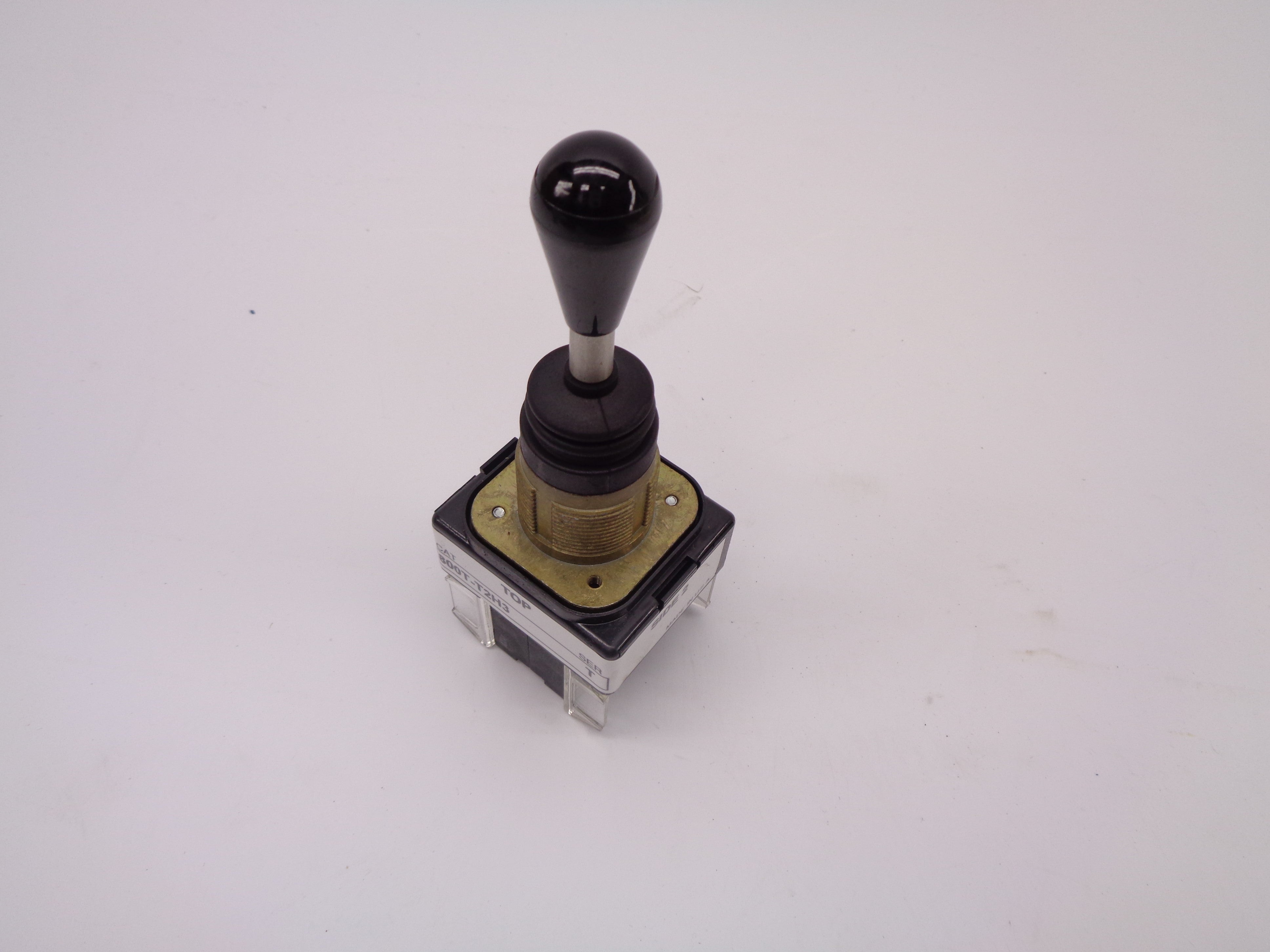 ALLEN BRADLEY 800T-T2H3EEXX SER. T (WH) NSMP