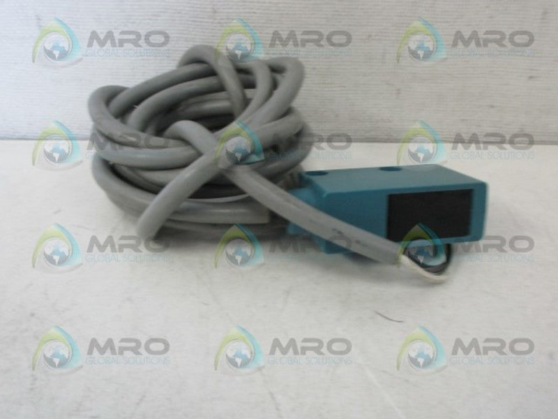 MICRO SWITCH FE7C-DT2V-M PHOTOELECRIC SENSOR *USED*