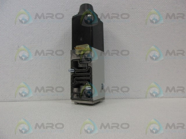 NUMATICS 041SA400K000030  SOLENOILD VALVE *USED*