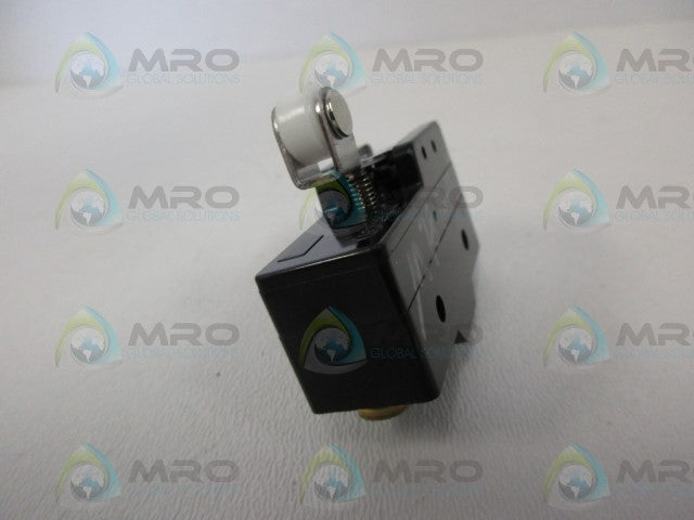 OMRON Z-15GW22-B7K  BASIC SWITCH *NEW NO BOX*