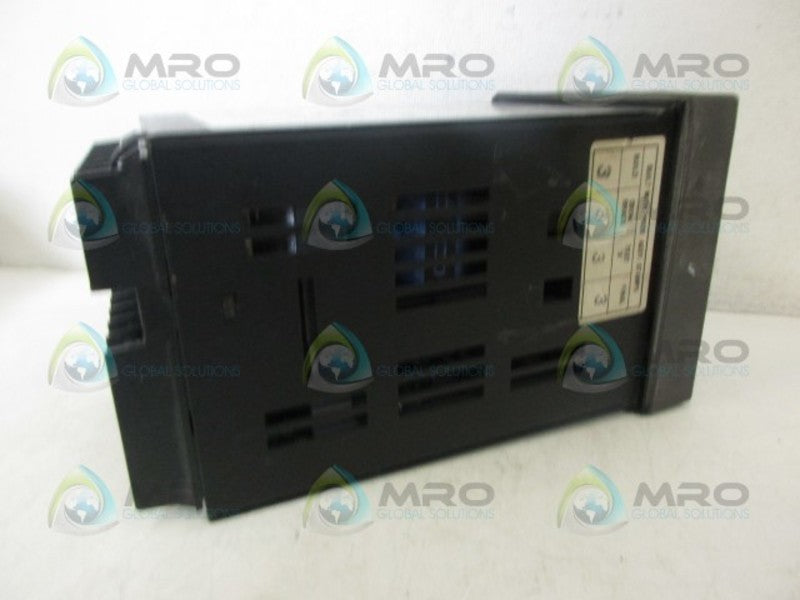 HONEYWELL UDC3300 DC330B-K0-200-30-000000-00-0 TEMP. CONTROLLER *NEW NO BOX*