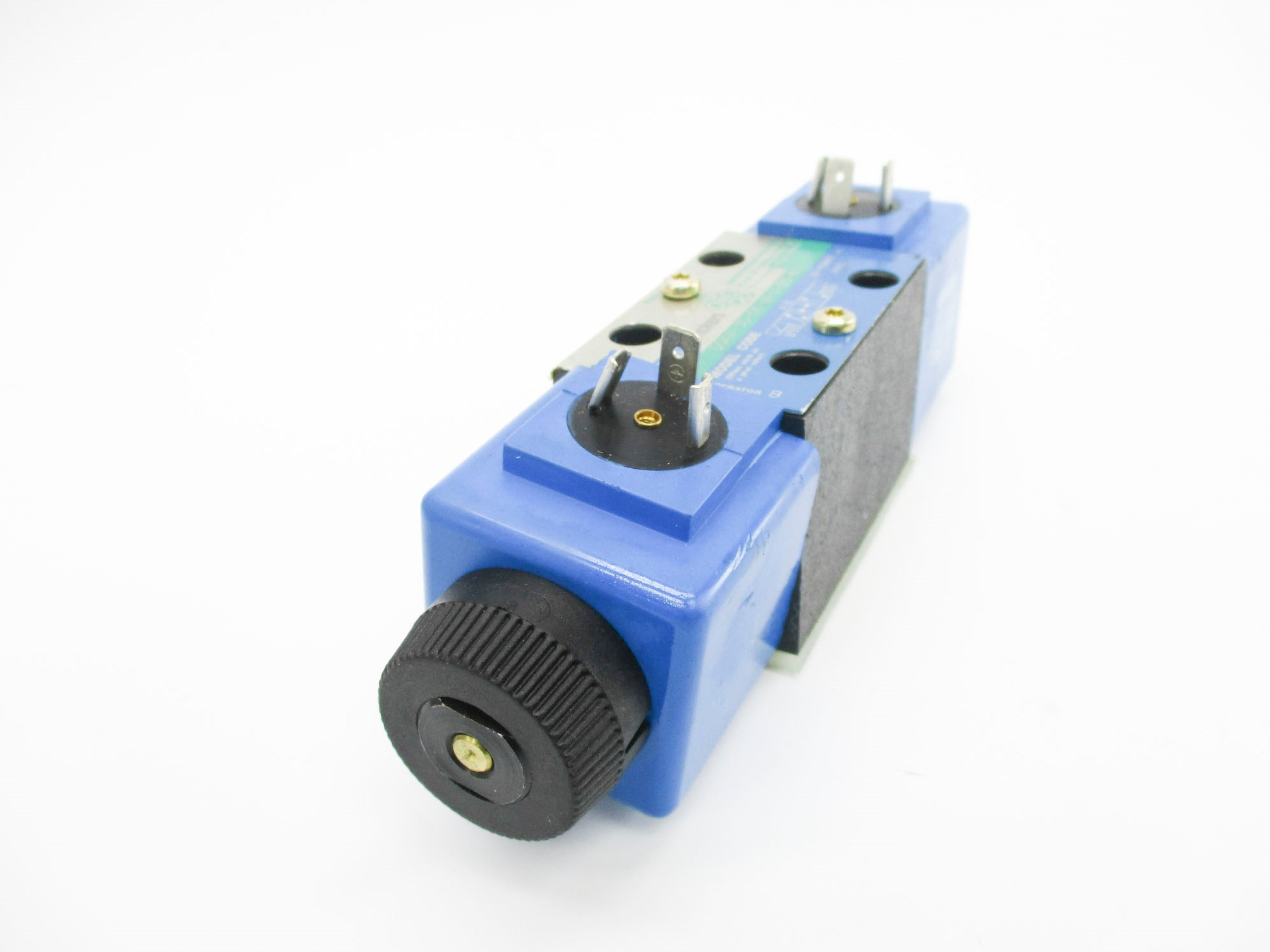 VICKERS DG4V-3S-0C-M-U-B5-60 110/120V 5000PSI NSNP