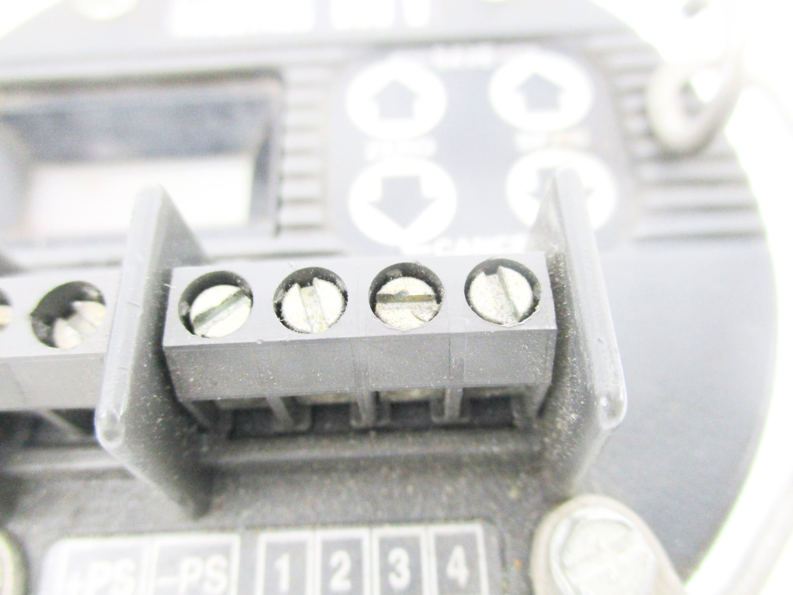 MOORE INDUSTIRES RIY/R0-0-300F/4-20MA/12-42DC UNMP