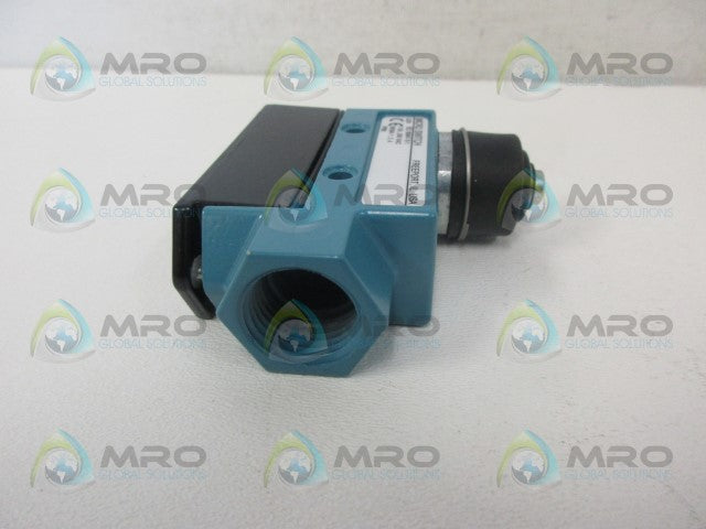 HONEYWELL BZE6-2RN7 LIMIT SWITCH *NEW IN BOX*