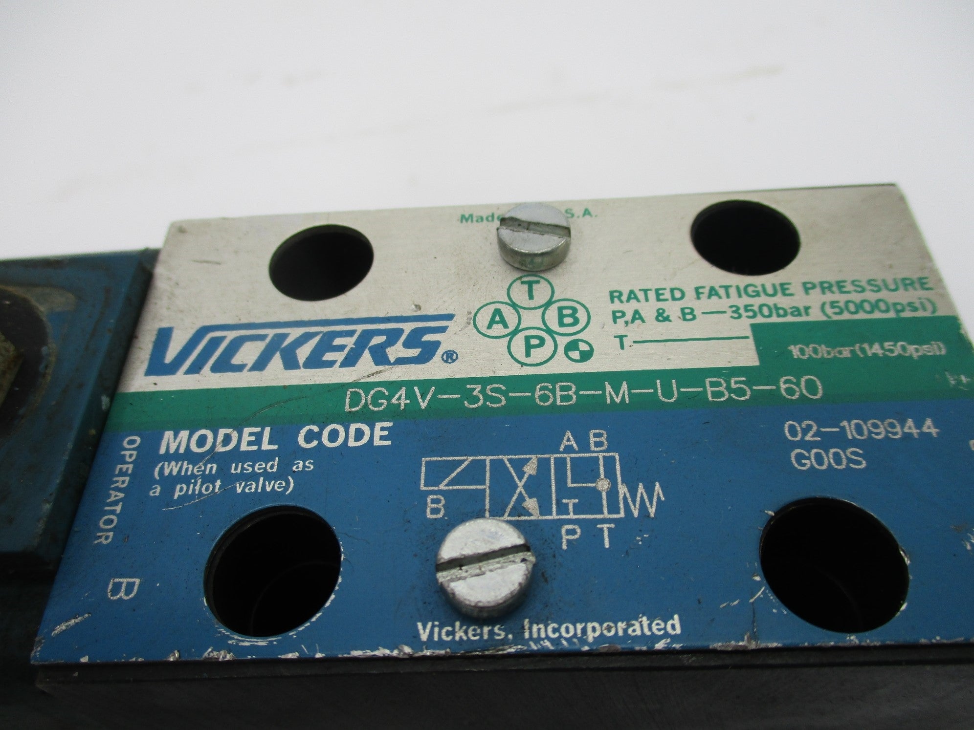 VICKERS DG4V3S6BMUB560 02-109944 5000PSI UNMP