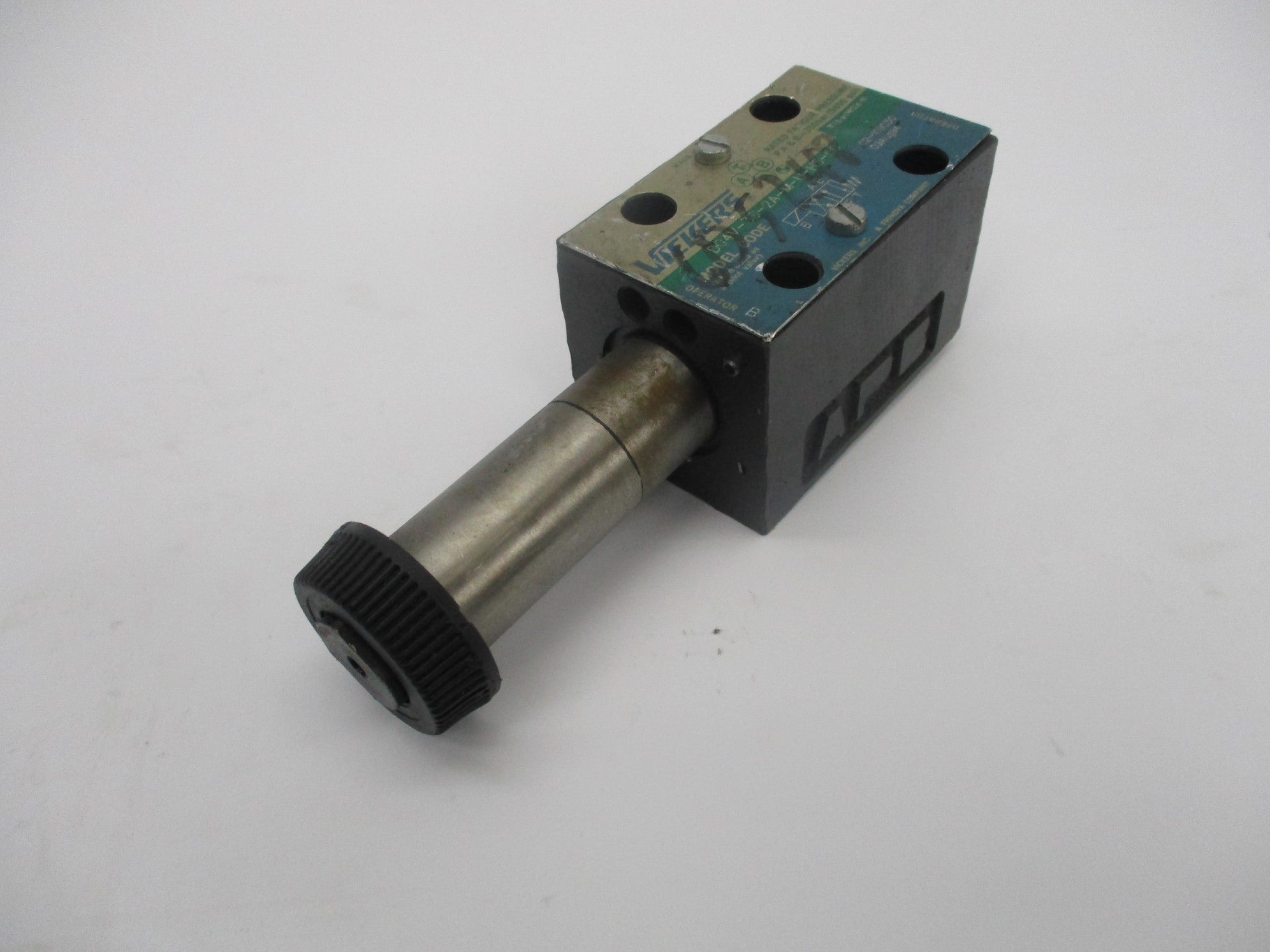 VICKERS DG4V3S2AMUH560 02-109030 5000PSI UNMP
