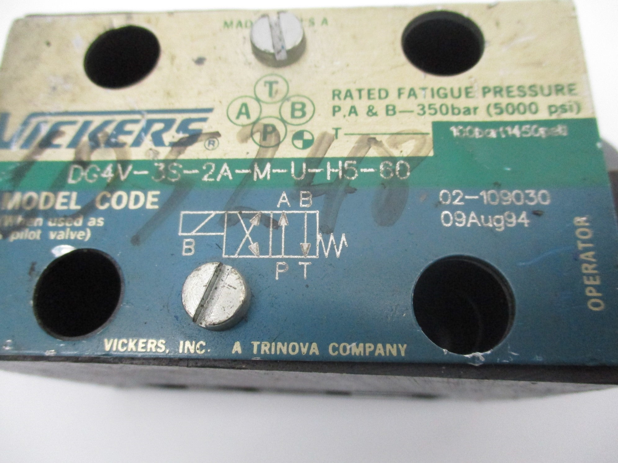 VICKERS DG4V3S2AMUH560 02-109030 5000PSI UNMP