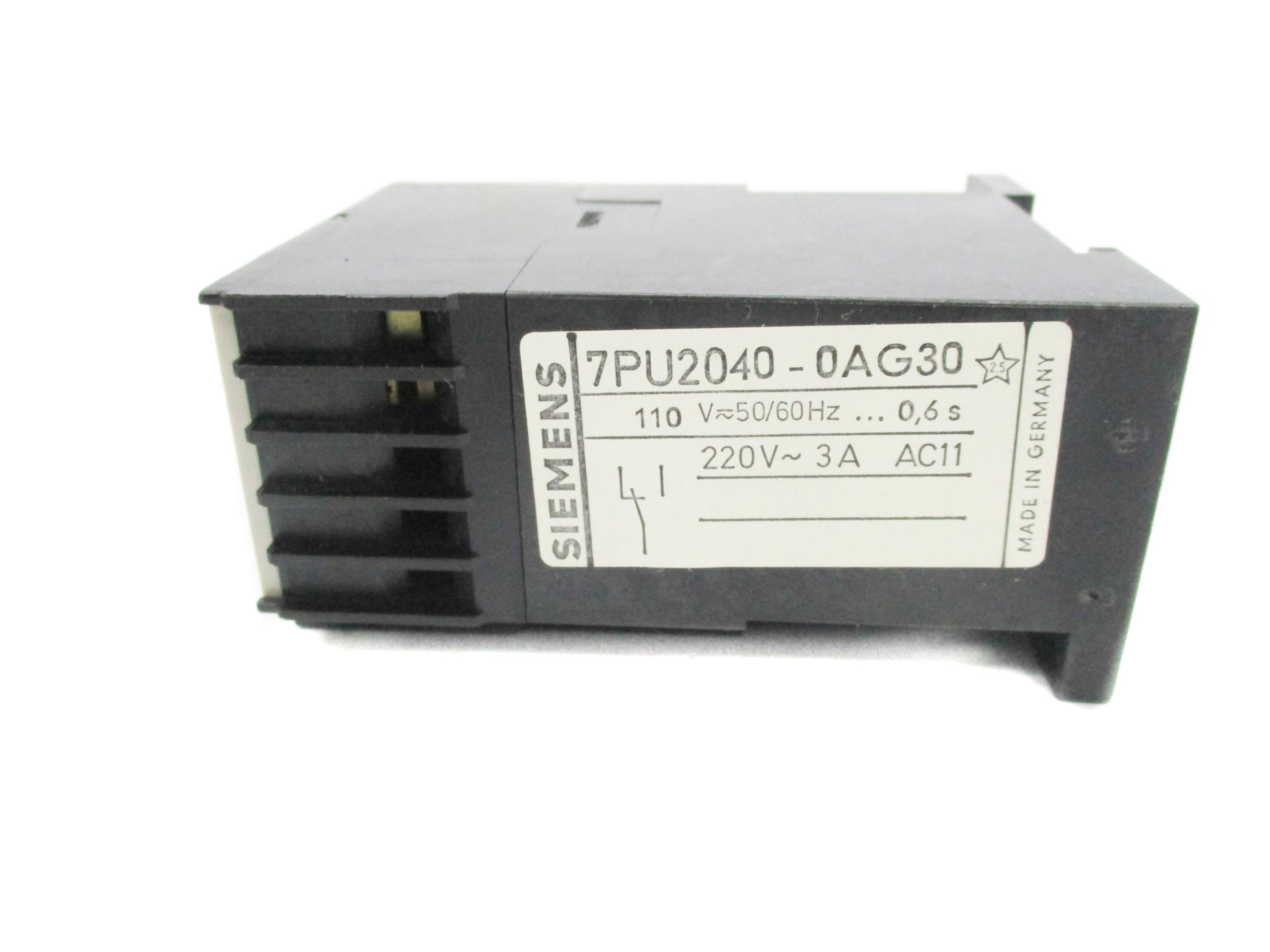 SIEMENS 7PU2040-0AG30 110/220V 0.6S 3A NSMP
