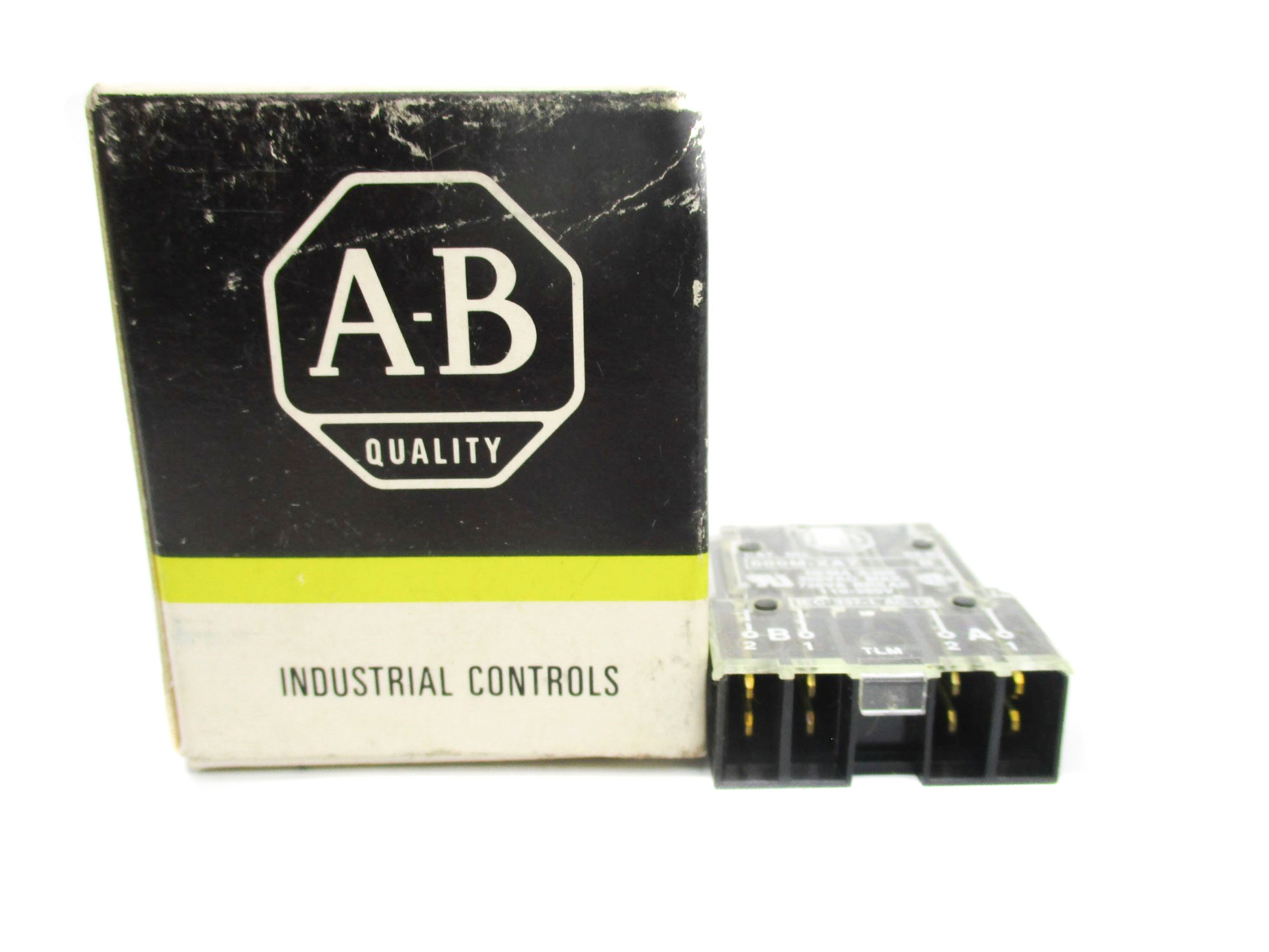 ALLEN BRADLEY 800M-XA7 SER. B  (BK/YL) NSMP