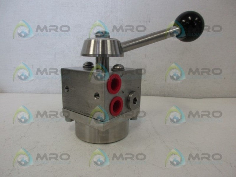MIDLAND 2422B555SA2B 4-WAY DIRECTIONAL VALVE *NEW NO BOX*