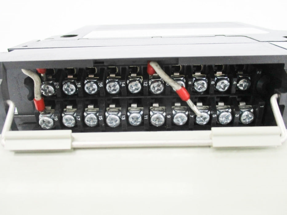 ALLEN BRADLEY 1756-IA16 SER. A F/W 3.2 UNMP
