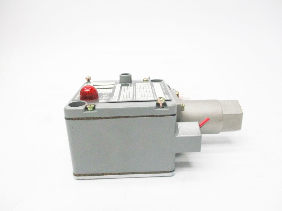 INDUSTRIAL SPARE PART 836T-T351JX15 SER. A 140-1000PSI (BR/WH) NSMP