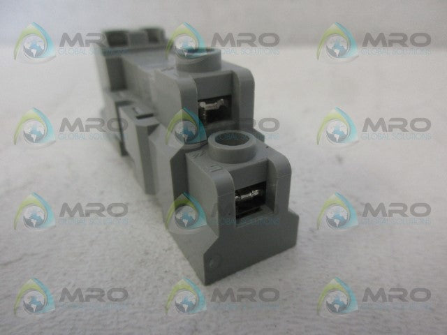 IDEC SH1B-05C RELAY SOCKET *USED*