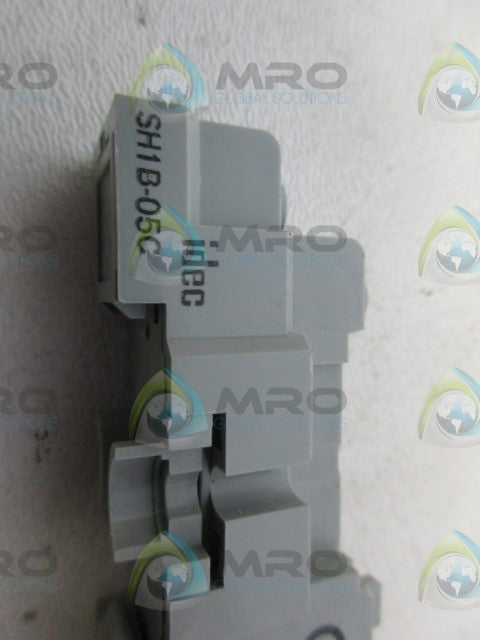 IDEC SH1B-05C RELAY SOCKET *USED*