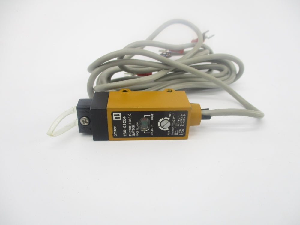 OMRON E3S-X3CE4 12-24VDC 2M NSMP