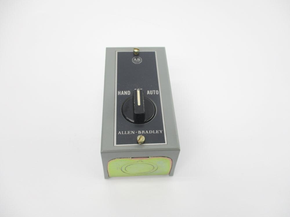 ALLEN BRADLEY 800S-R3SX SER. M (BK/WH) NSMP
