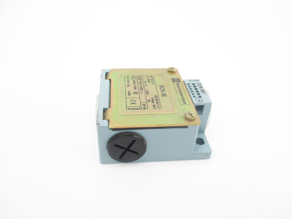 TELEMECANIQUE ZCK-M1 3A 240V NSNP