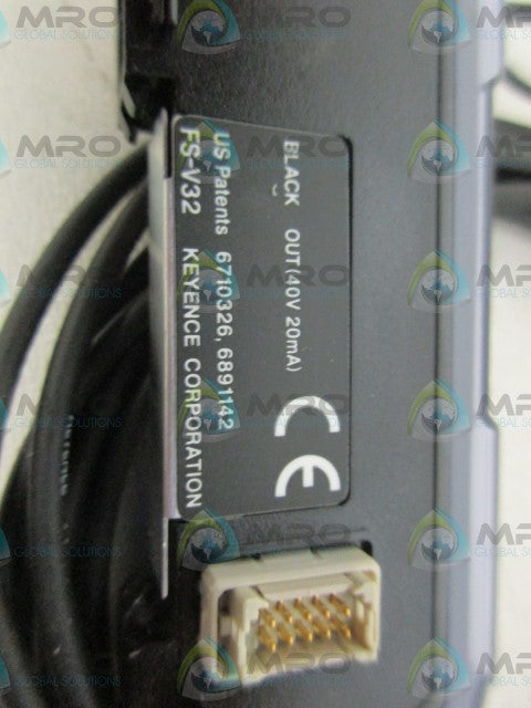 KEYENCE FS-V32 AMPLIFIER *NEW IN BOX*