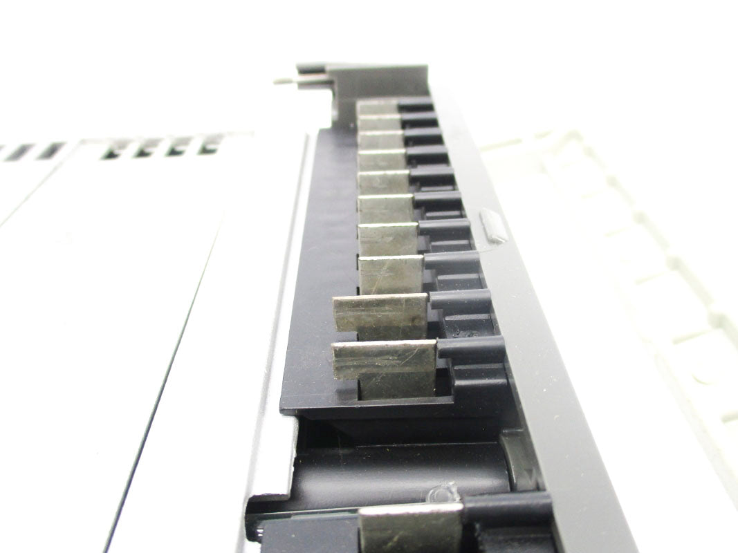 SCHNEIDER AUTOMATION AS-B810-008 115VAC UNMP