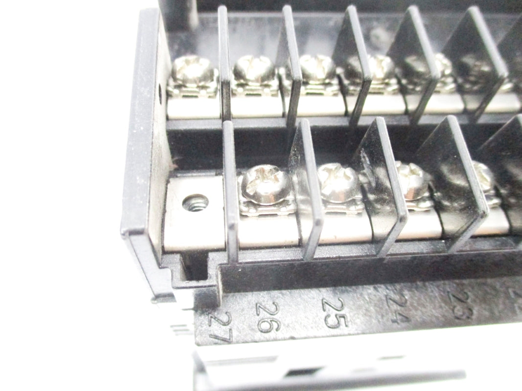 HONEYWELL DC3200-CE-100R-210-00000-E0-0 55'C 250VAC UNMP