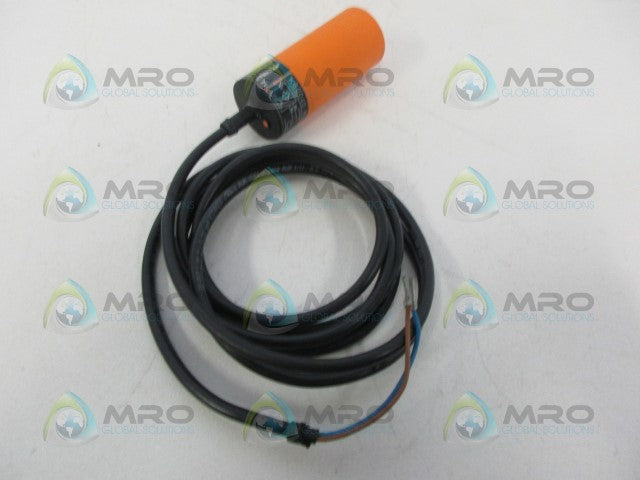 IFM EFECTOR KB0040 CAPACITIVE SENSOR *NEW NO BOX*