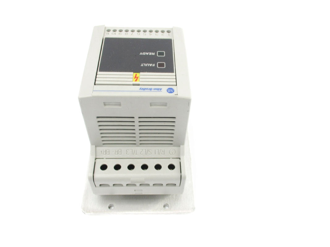 ALLEN BRADLEY 160-AA04PPS1 SER. C  F/W 7.05 200-240V 5.4/4.5A UNMP