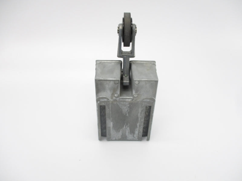 INDUSTRIAL CONTROL LS-1B 300VAC 8A NSNP