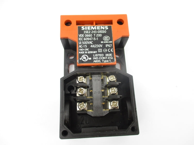 SIEMENS 3SE2243-0XX30 230V 4A (NO KEY) UNMP