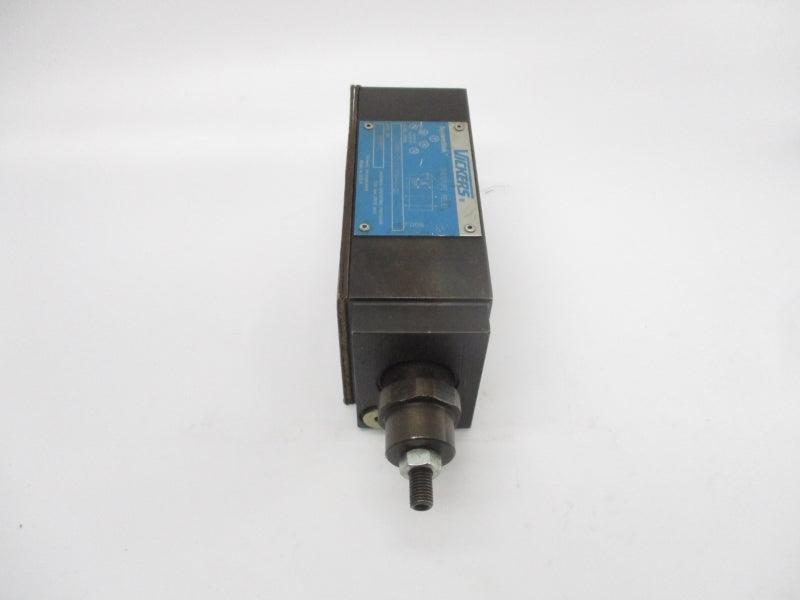 VICKERS DGMC-5-PT-FW-S-30 868852 4570PSI NSNP