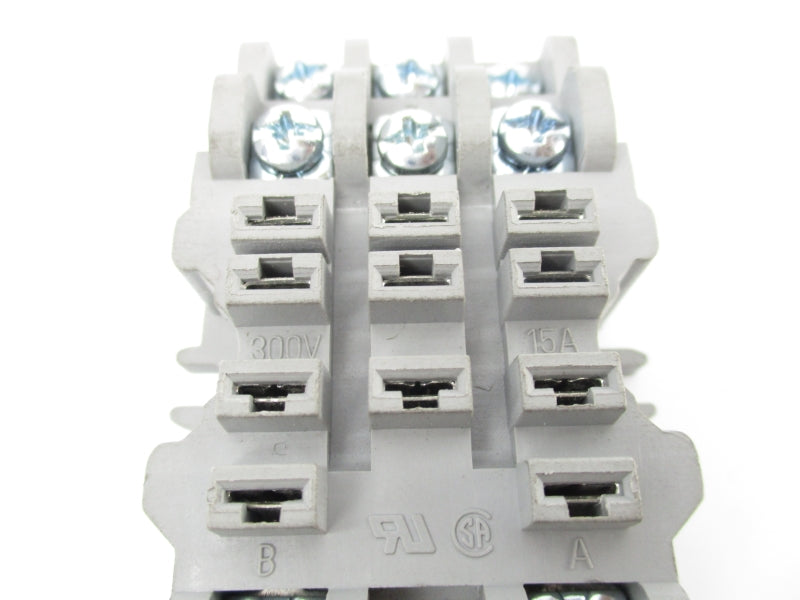 TYCO 27E121 300V 15A UNMP