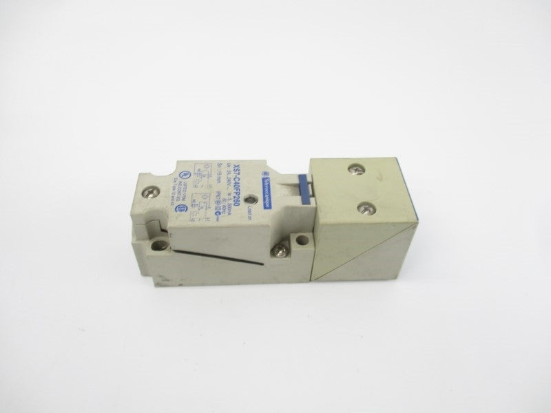 TELEMECANIQUE XS7-C40FP260 24-240V UNMP