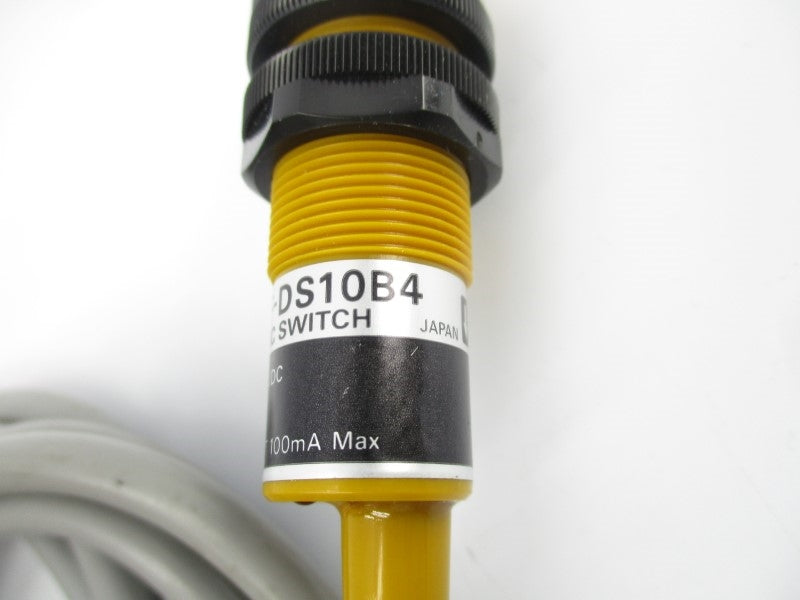 OMRON E3F-DS10B4 12-24VDC NSNP