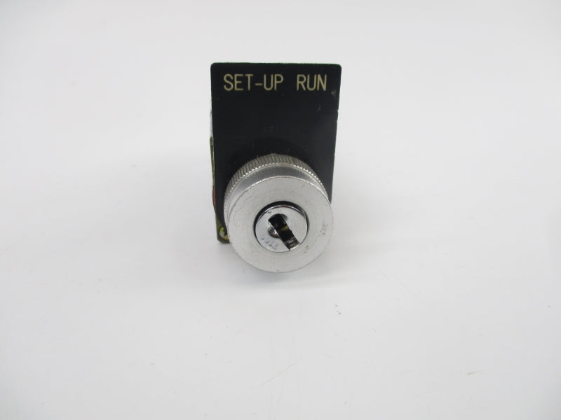 ALLEN BRADLEY 800MR-H33B SER. A 110-300V (NO KEY) NSNP