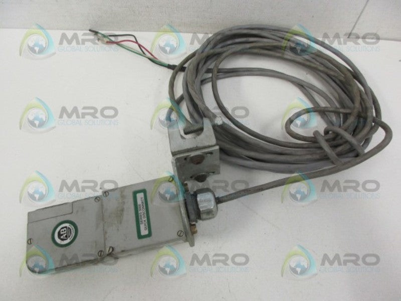 ALLEN BRADLEY 42MTB-5000/42MRU-5200 PHOTOHEAD W/ADAPTOR PHOTOHEAD & CABLE *USED*