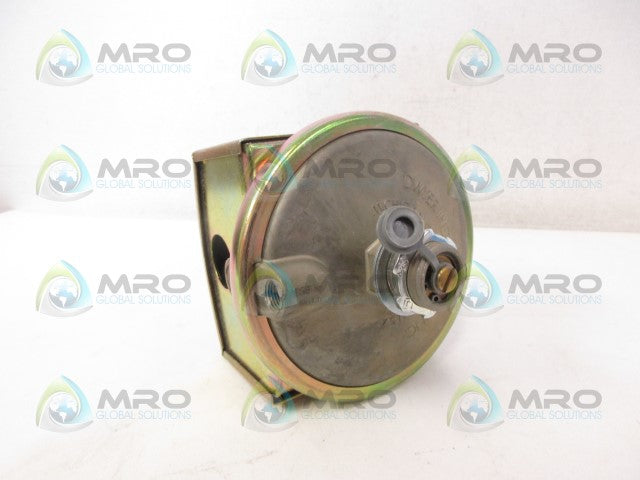 DWYER 1823-1-1-S PRESSURE SWITCH *USED*