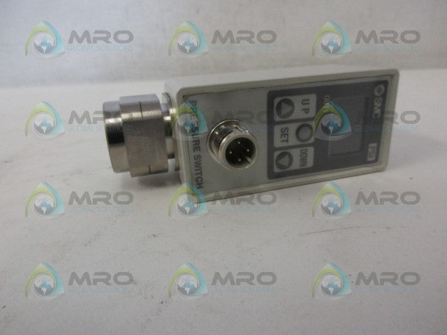 SMC ISE70-N02-43-P PRESSURE SWITCH *NEW NO BOX*