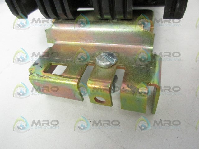 SQUARE D FC34030 MOLDED CASE CIRCUIT BREAKER *NEW NO BOX*