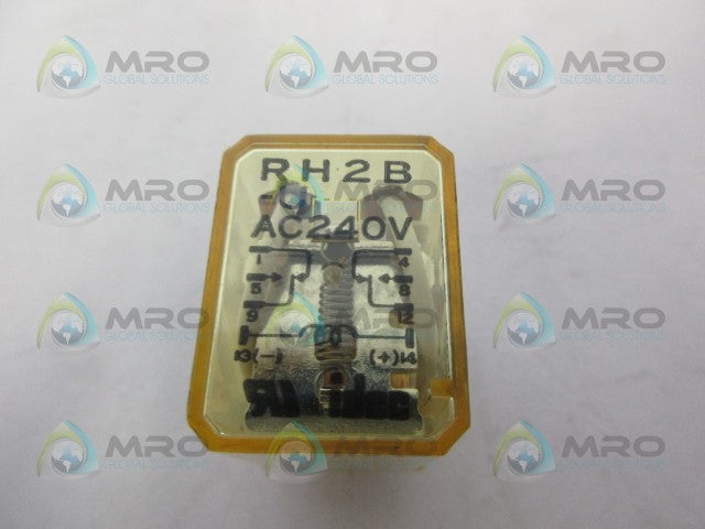 IDEC RH2B-U RELAY 240VAC *USED*