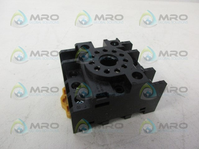 OMRON PF113A-E RELAY SOCKET *NEW NO BOX*