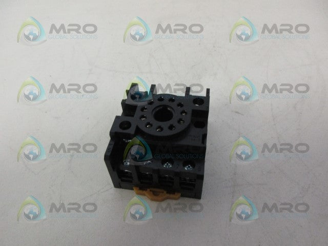 OMRON PF113A-E RELAY SOCKET *NEW NO BOX*