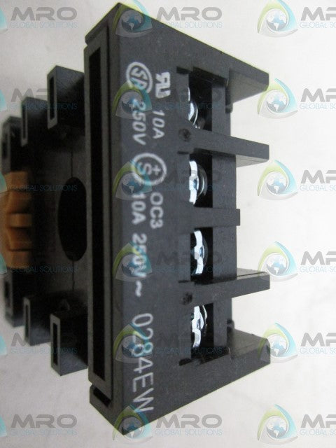OMRON PF113A-E RELAY SOCKET *NEW NO BOX*