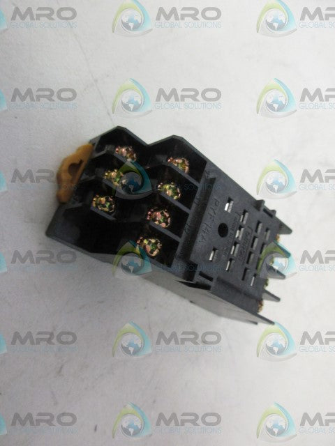 OMRON PYF14A RELAY SOCKET *NEW NO BOX*