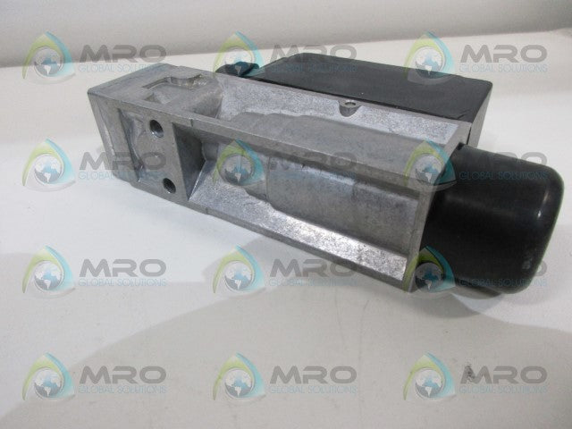 INDUSTRIAL MRO 0573720 VALVE *NEW NO BOX*
