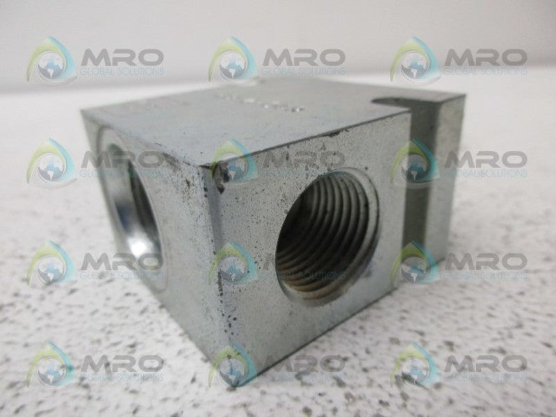 PARKER B10-2-8P CARTRIDGE VALVE BASE *USED*