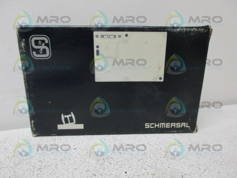 SCHMERSAL AZM161SK-24RK-110M16 SAFETY RELAY *NEW IN BOX*