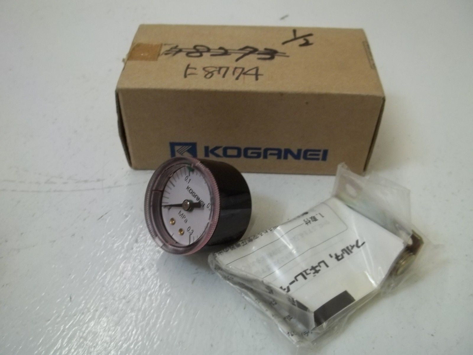 KOGANEI R152-01-G3 *NEW IN BOX*