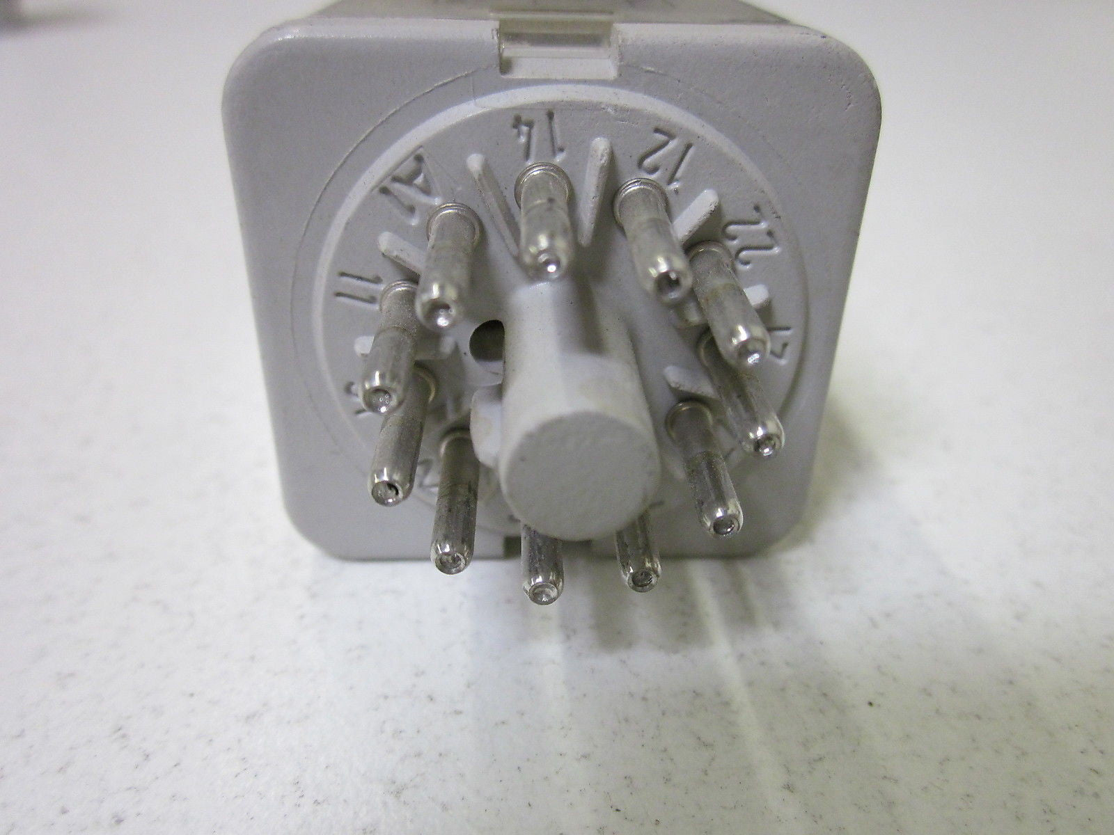 KUHNKE UF3-24VDCN RELAY 24VDC *USED*