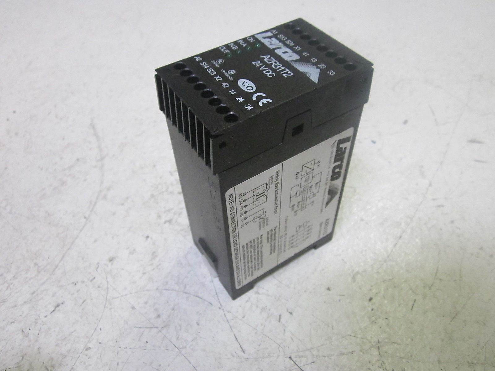 LARCO AZR31T2 SAFETY RELAY 24VDC  *USED*