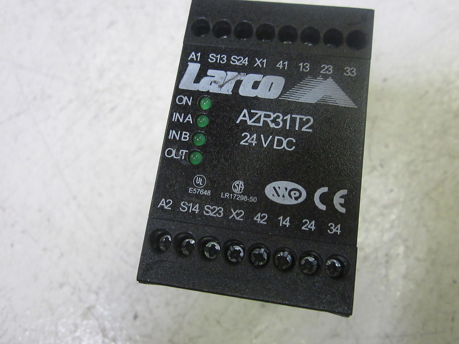 LARCO AZR31T2 SAFETY RELAY 24VDC  *USED*