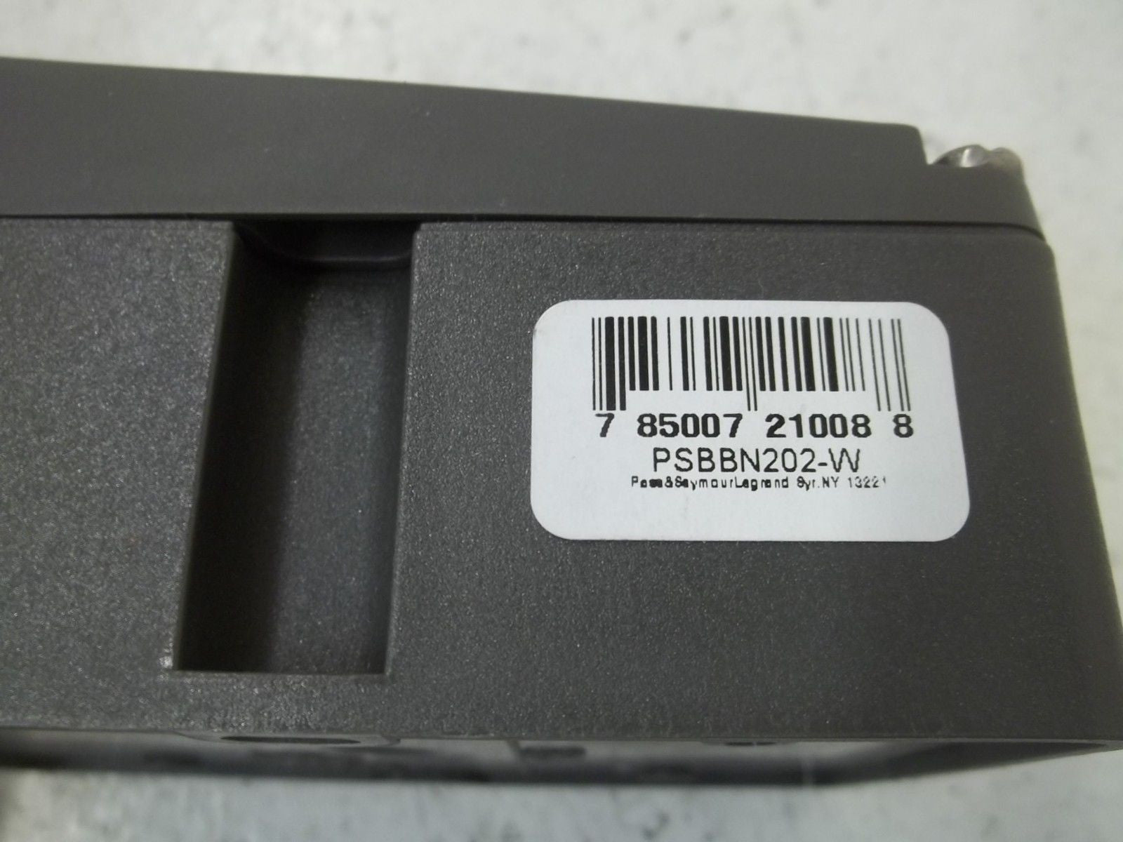 LEGRAND PSBBN202-W (AS PICTURED) WIRE NON-MET B BOX *NEW NO BOX*